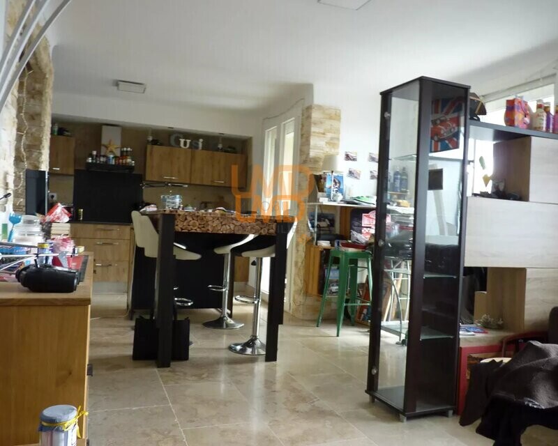 Beau T4 vue dégagée en résidence calme et sécurisée - 7709b622-2752-48f6-85db-2da26bd3fbd9