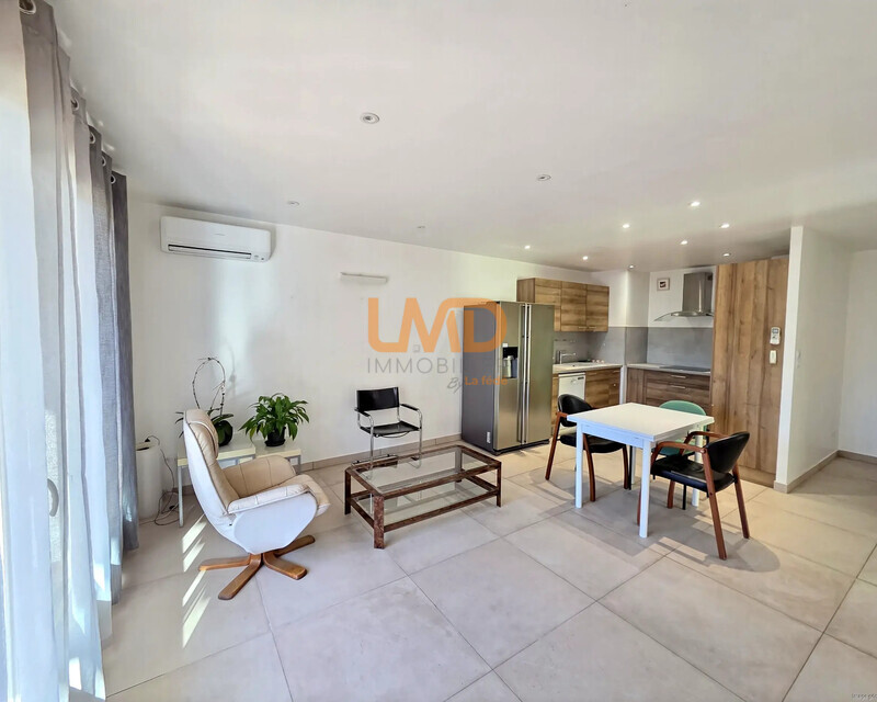 Appartement rénové proche centre ville et port - Ia generated 1767189128