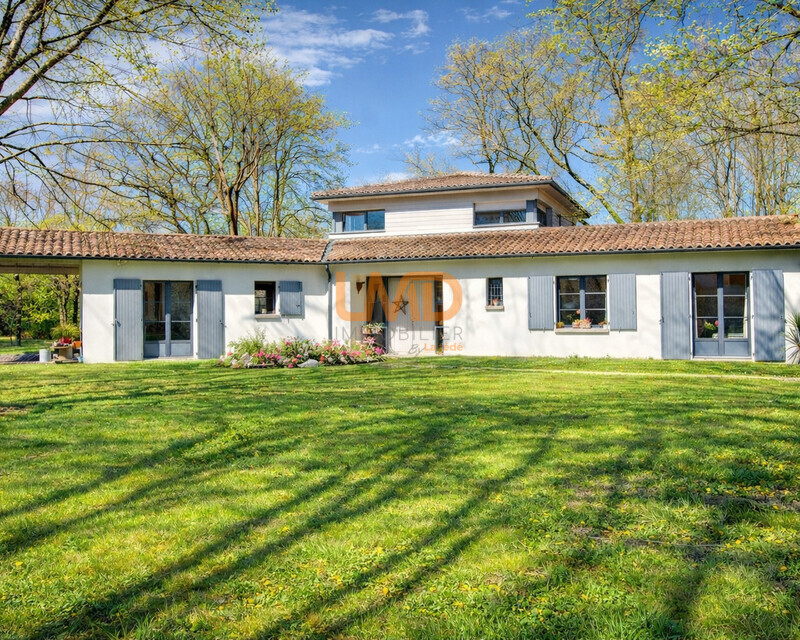 Maison contemporaine à Aumagne - 70f3b833-7f7a-4b0a-979d-3d911cacebdd