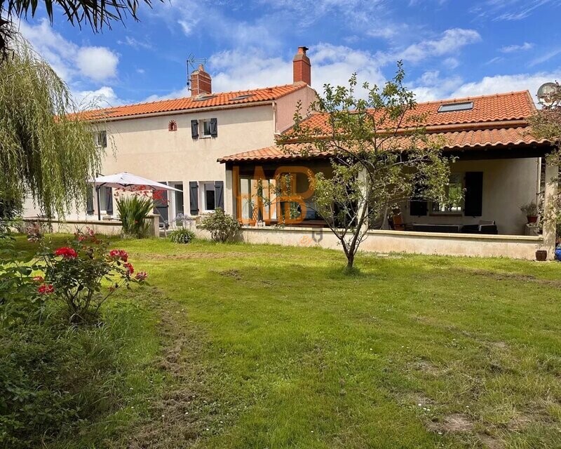 Maison longére 220m² - 8b35c8aa-db2b-4831-aea4-db31d43aa887