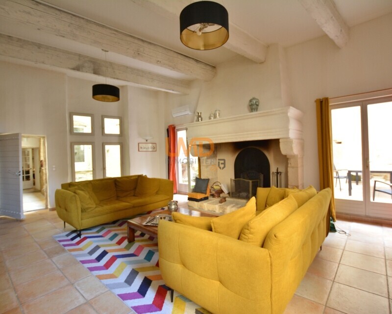 Demeure de charme au coeur de Sommières, Garage, jardinet, terrasse - #vivreaucoeurdeville