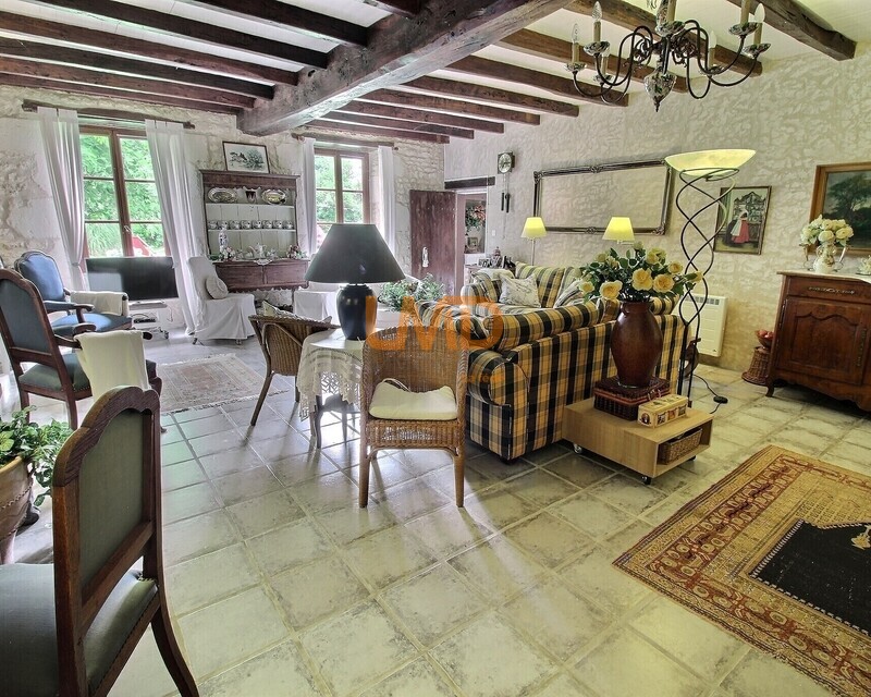 Maison de charme avec piscine et dépendances – 218 m² – (17400) - Exposio 130712768