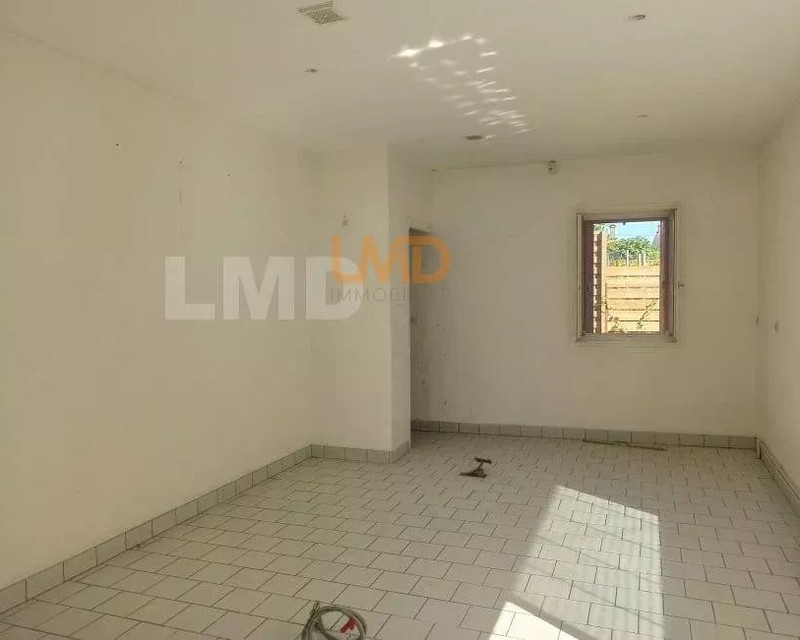 Bien A Restaurer à Villeneuve La Comtesse - 0e1db4a7-a3bf-45aa-8032-a9d5fc0b1a37