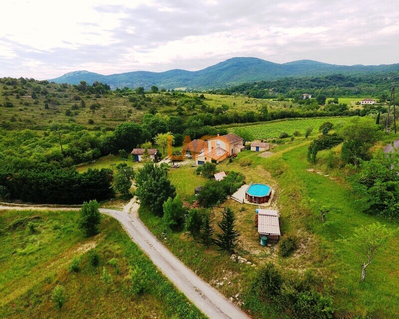 Maison familiale de 136m² avec jardin arboré de 5470 m² - Bb