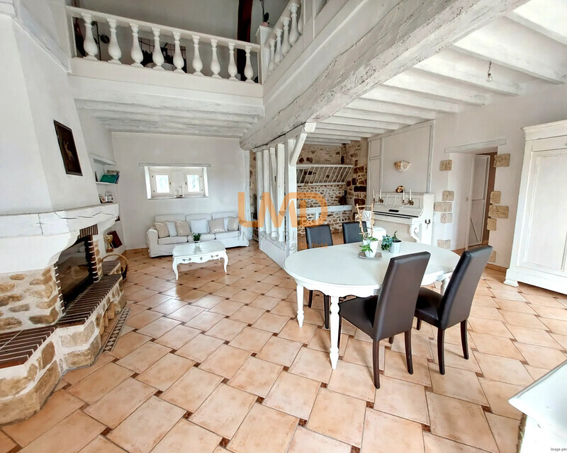 Longueville, solide bâtisse avec dépendances, sur terrain clos de murs - Intérieur 2