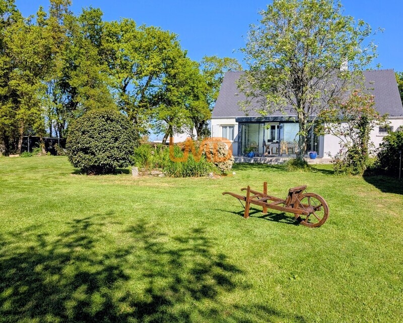 Maison et Bois proche des plages - Maison de plain pied à vendre à Plomodiern en Bretagne