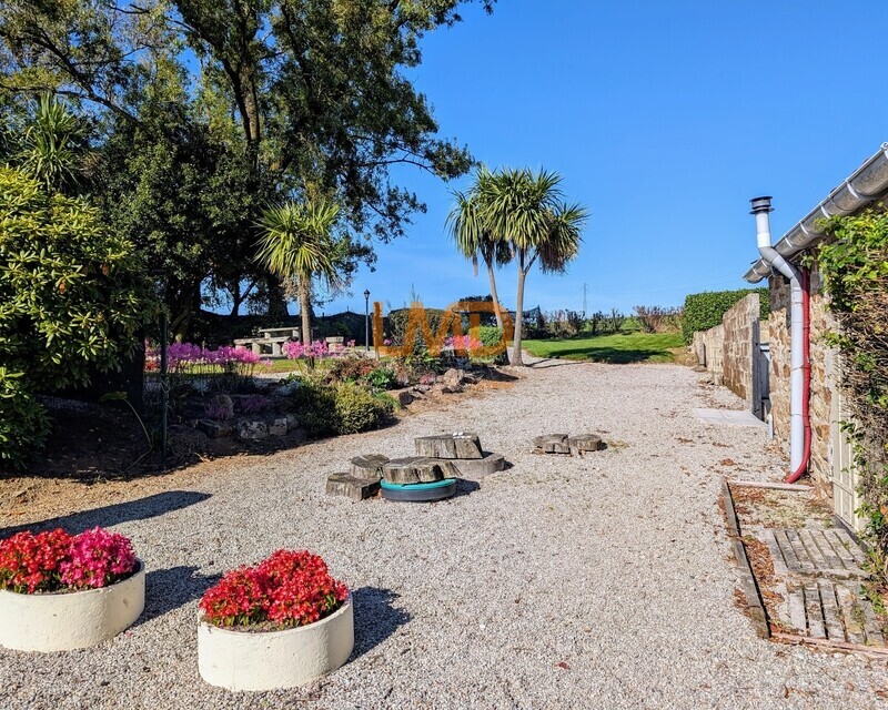 4 Gîtes en Bretagne sur un terrain d'environ 5 000 m2 - 4 gîtes dans cette propriété à vendre en région Finistère proche de Quimper et les plages