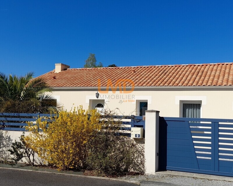 Maison BBC Plain-Pied  82m²- 3 chambres  - Facade avec portail