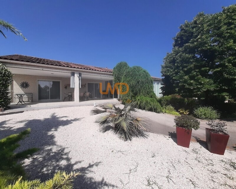 Maison contemporaine  avec vue sur la porte des Cévennes  - 20250609 105802