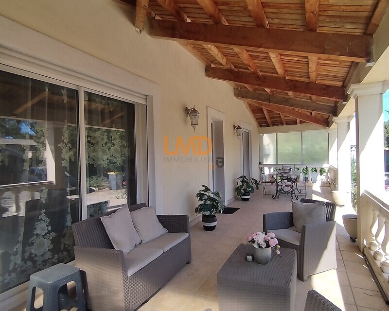 Maison plain pied avec studio attenant, grand garage - Maison avec terrain , proche Nimes