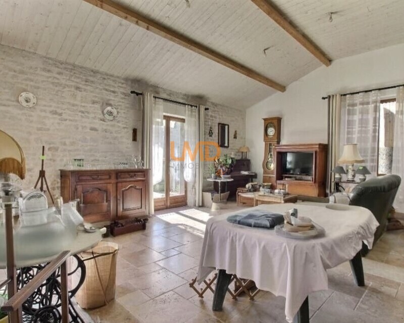 Maison à finir de rénover à Cressé (17160) - 2c6cb9d6-a94f-43e1-b52a-e07b920ce044