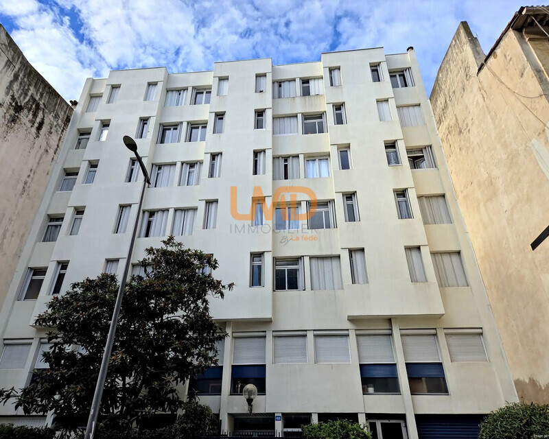 Beau studio meublé dernier étage - Ia generated 1762674797