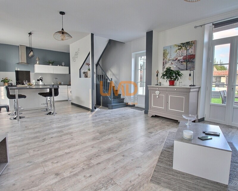 Maison de charme avec piscine – Saint-Jean-d’Angély centre - 0 0008