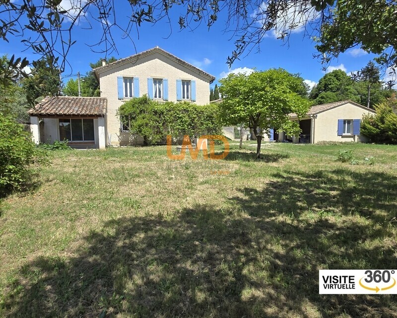Maison familiale avec T2 et dépendances sur 1360 m² de terrain - Vv