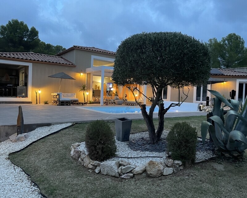 Villa 5 pièces piscine garage - Photos de nuit
