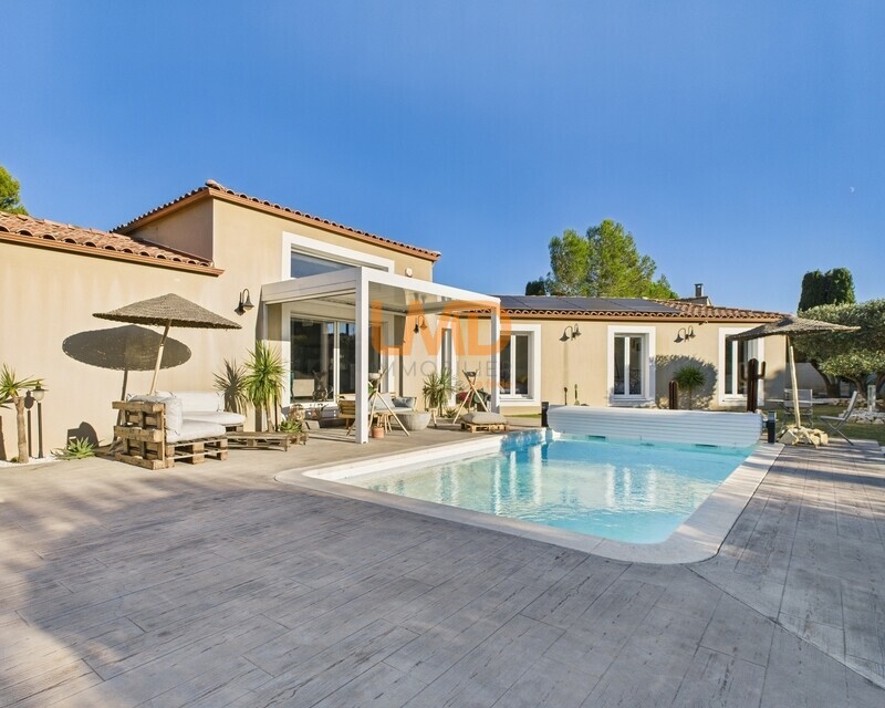 propriété contemporaine et son terrain paysagé - Cam05467g0-pr0028-still034