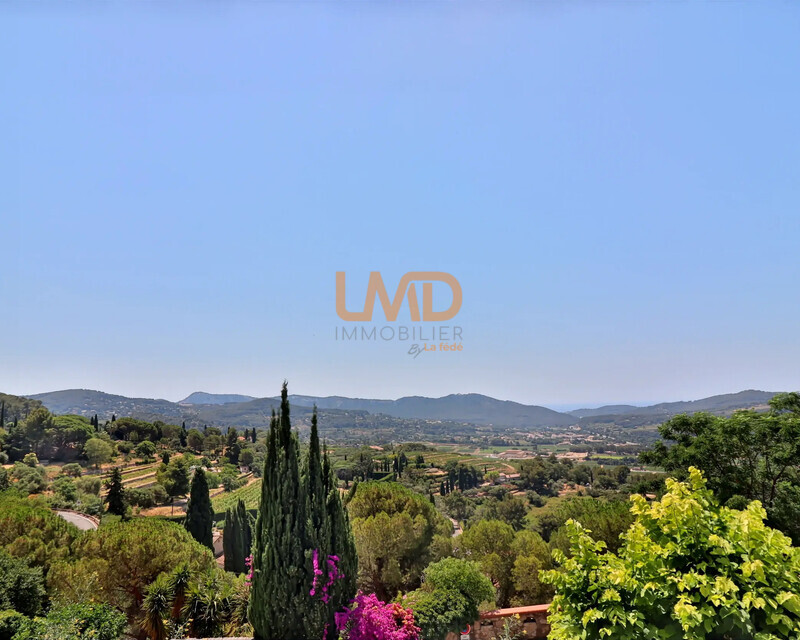 Murs commerciaux - Emplacement n°1 - Vue exceptionnelle - Ia generated 1763396990