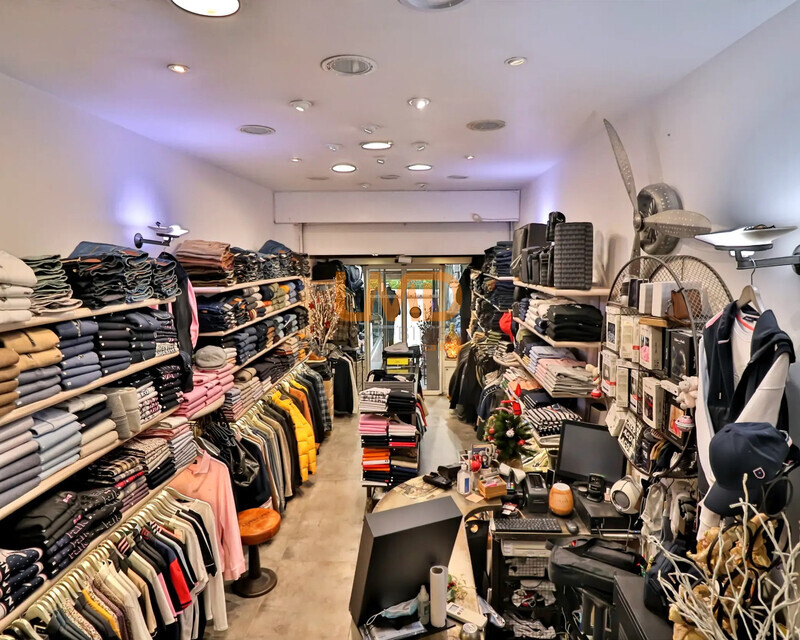 Magasin Prêt à Porter et Tous commerces - Port de Bandol - Ia generated 1772807256