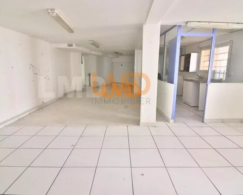 Local commercial 236m2 au centre de Ollioules - Local ollioukles 1