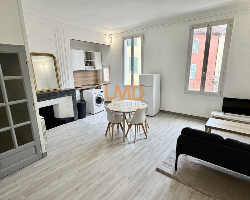 Draguignan – Hypercentre – T2 rénové – Lumineux – Disponible de suite - Img 0506