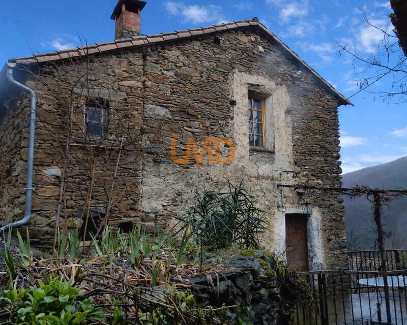 Maison en pierre de 160 m²,  terrain indépendant de 440 m² - Maison en pierre dans les montagnes