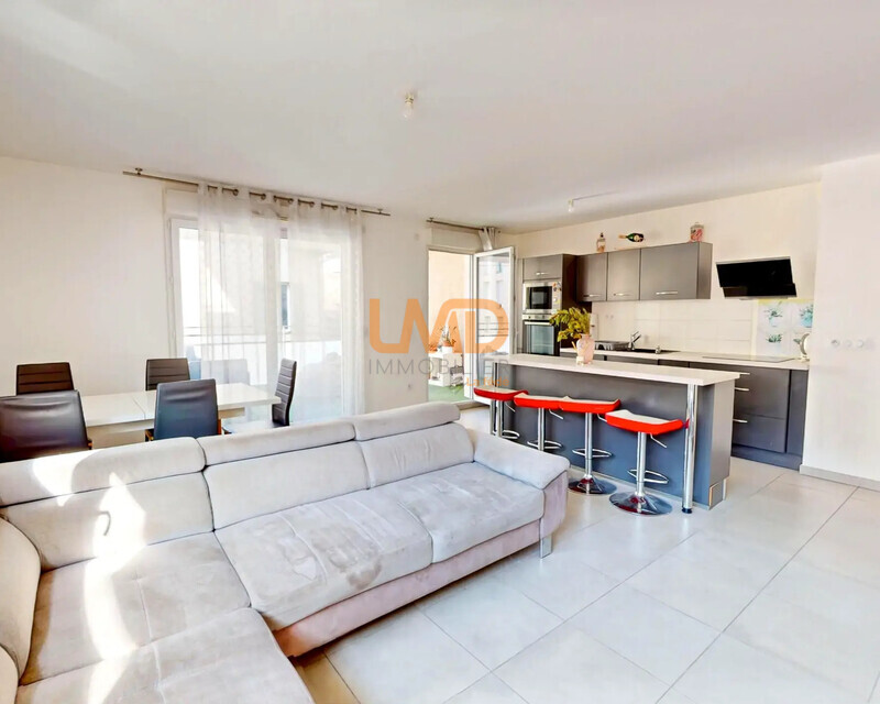 Appartement T4 avec 2 terrasses 13004 Marseille - Séjour avec cuisine ouverte