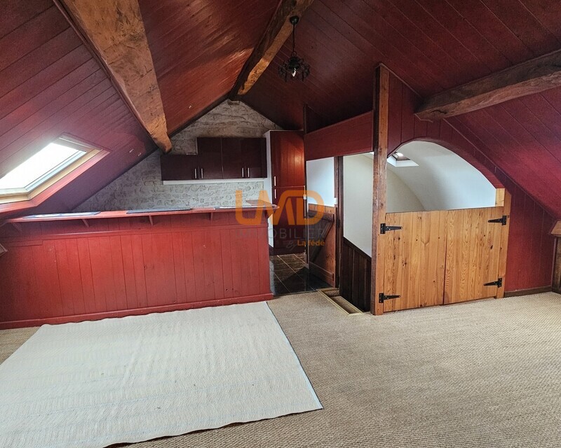 Appartement charges  comprises - Pièce vie .3