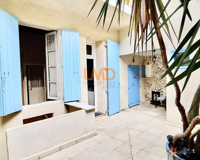 Nîmes centre: Maison T4/T5 de 101m2 avec garage et patio - 5c527221-d106-4c6e-8466-641db99bec28 1 201 a