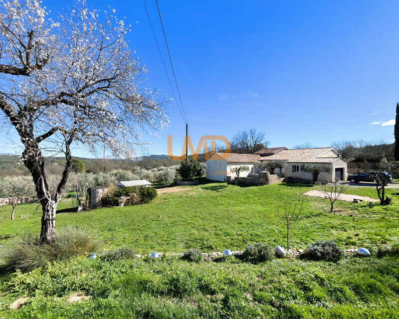 Mas en pierre rénové Figanières | Calme absolu & Vue collines - jardin-plat-1853m2-terrain-piscinable-vue-collines.jpg