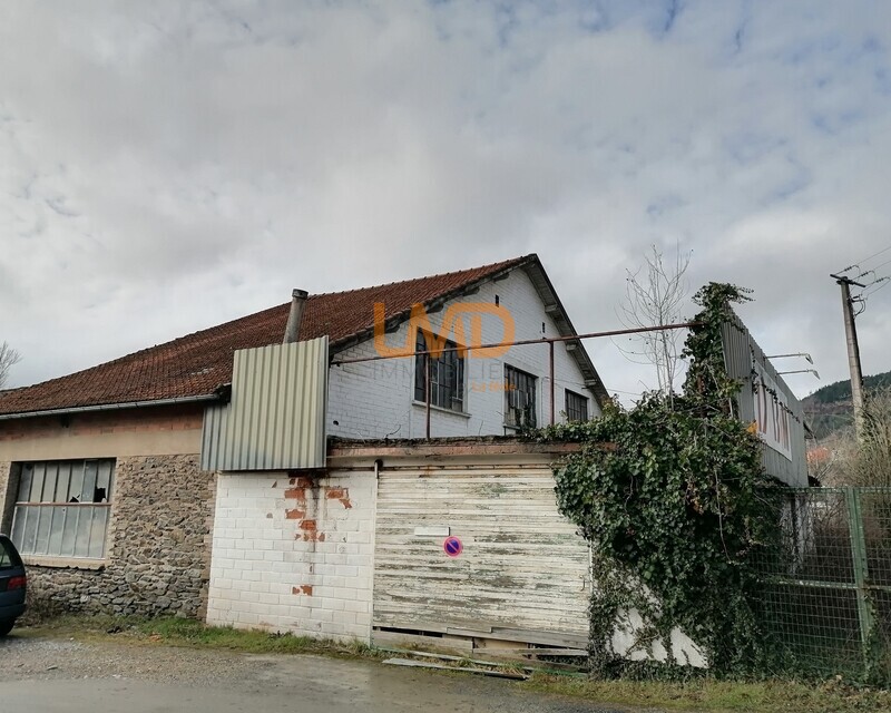 Decazeville : Entrepôt avec terrain attenant - Img 20260129 114236