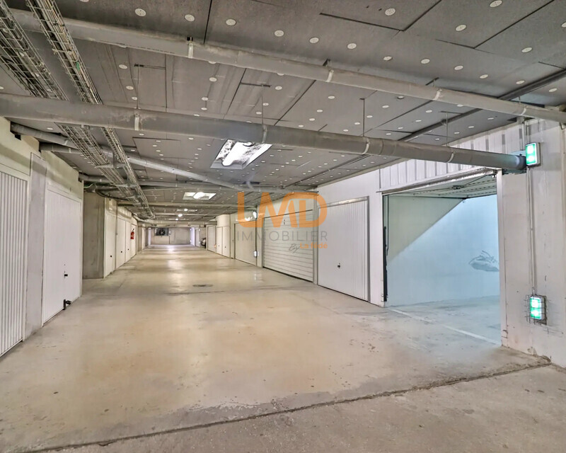 Box fermé - Résidence sécurisée - Ia generated 1772781008