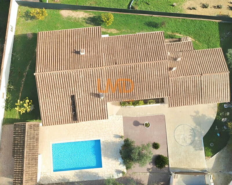 Villa de Plain-Pied Piscine et Oliviers Calme Résidentiel Figanières - maison-vente-figanieres-piscine-vue-aerienne.jpg