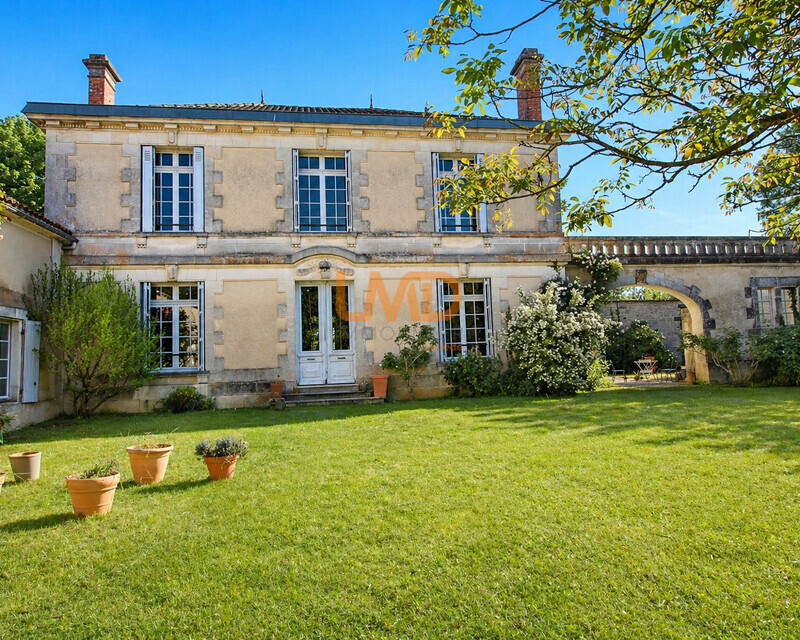 Maison de caractère avec dépendances Salignac-sur-Charente - I