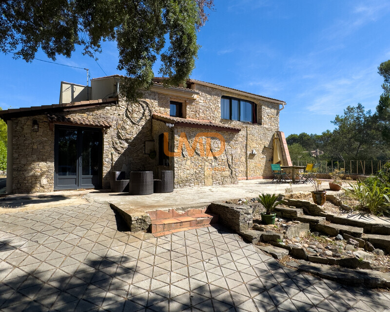 Maison atypique, charme de la pierre et environnement paisible - Image00005