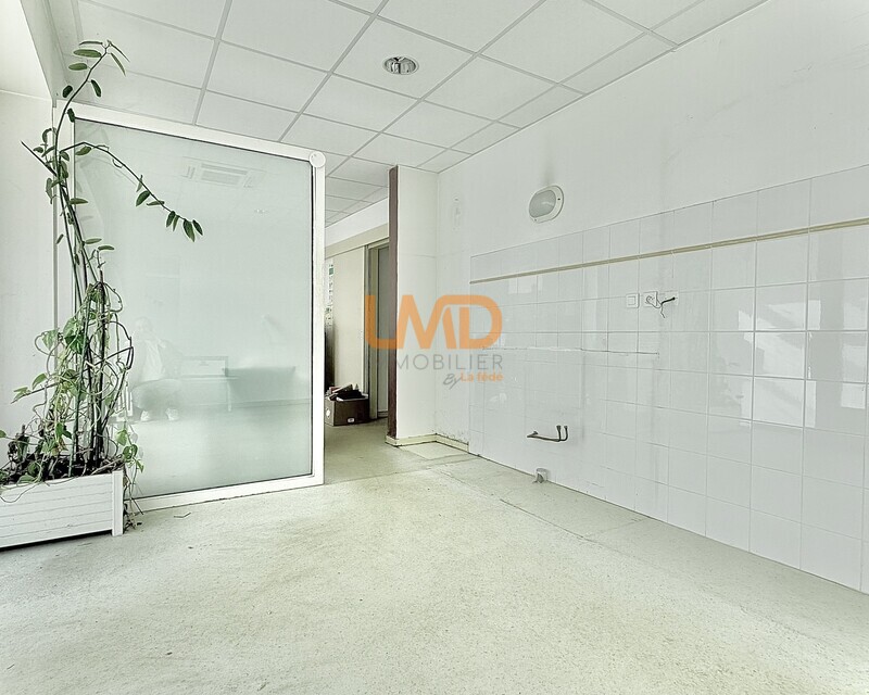 Local pro/commercial 58 m² forte visibilité - Img 9078
