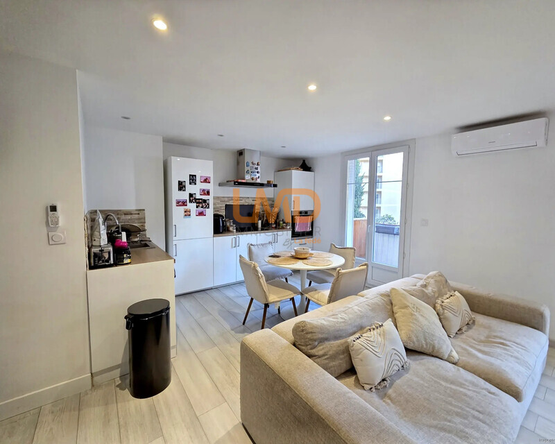 Magnifique Appartement T3 St Just 13013 - Séjour avec cuisine ouverte