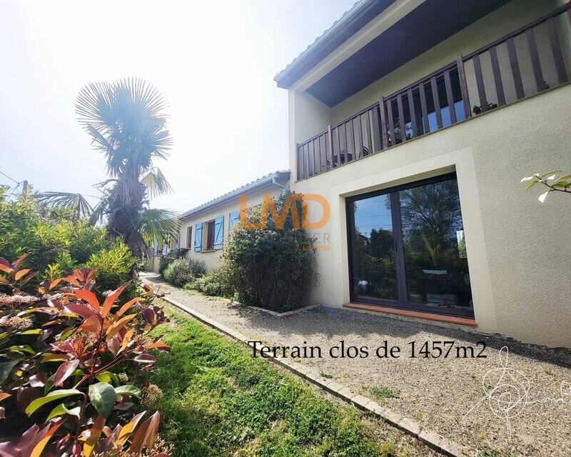 Beaumont de Lomagne, maison T5, terrain clos 1457m2. aucun travaux - Facade-balcon