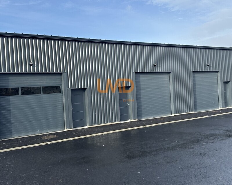 entrepôt avec bureaux 240 m2 - Img e0902