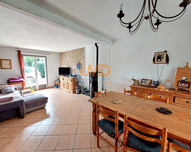 Bray sur Seine, plain pied avec garage sur terrain clos. - Salon-séj 1R