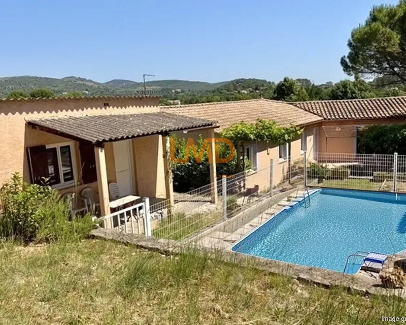 Maison d'architecte de plain-pied aux portes d'Anduze – cadre nature - mazet avec vue piscine