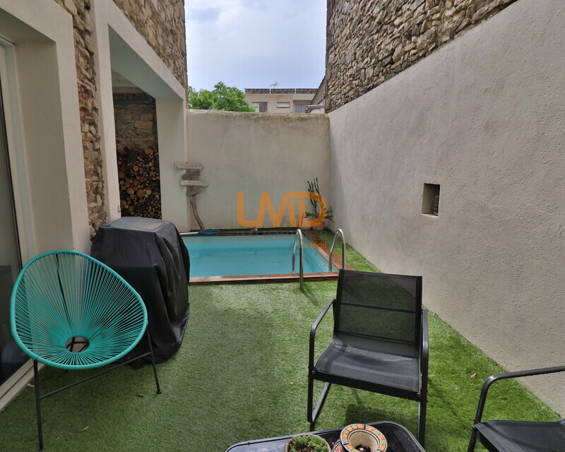 Maison de caractère- 5 chambres-garage-extérieur avec bassin - #maisondevillageavecpiscine