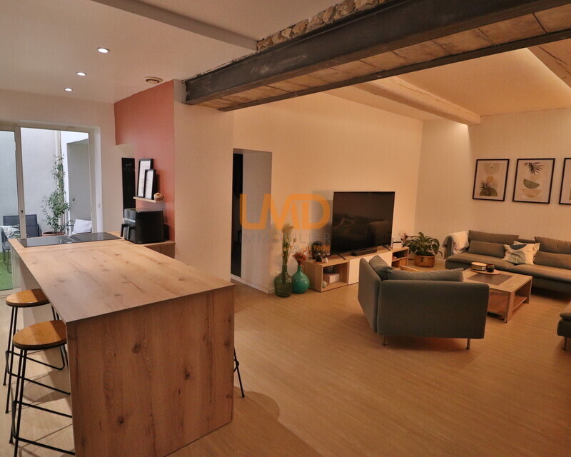 Maison de caractère- 5 chambres-garage-extérieur avec bassin - #uchaud30620maisonàvendre