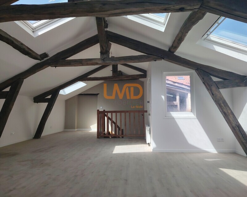 Duplex T3 avec vue sur la collégiale et grande cave voutée - Img 20260421 155608