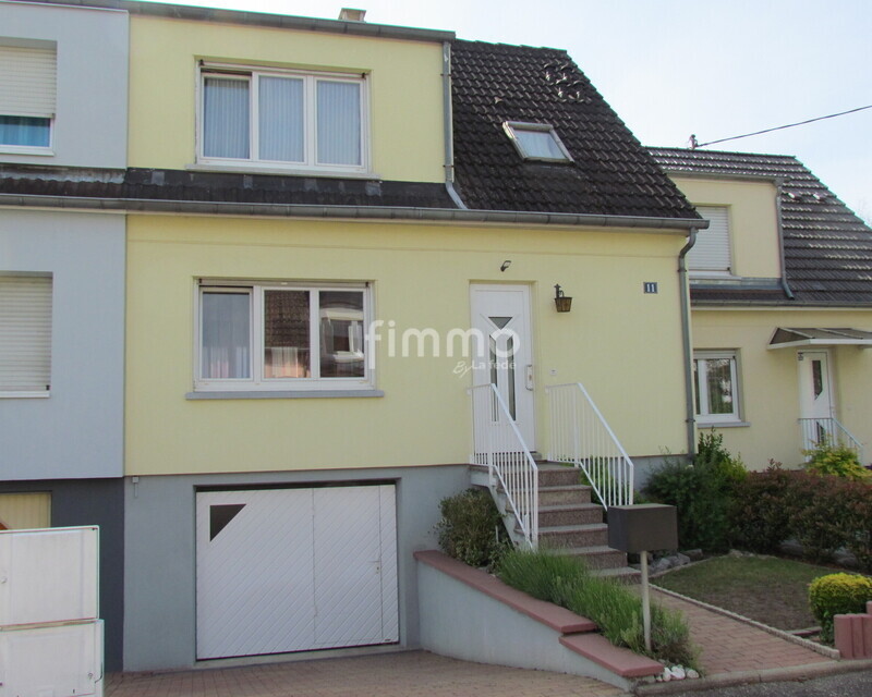 Maison mitoyenne avec un garage et un jardin - Img 4304