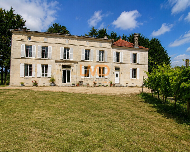 Ensemble immobilier à rénover - A
