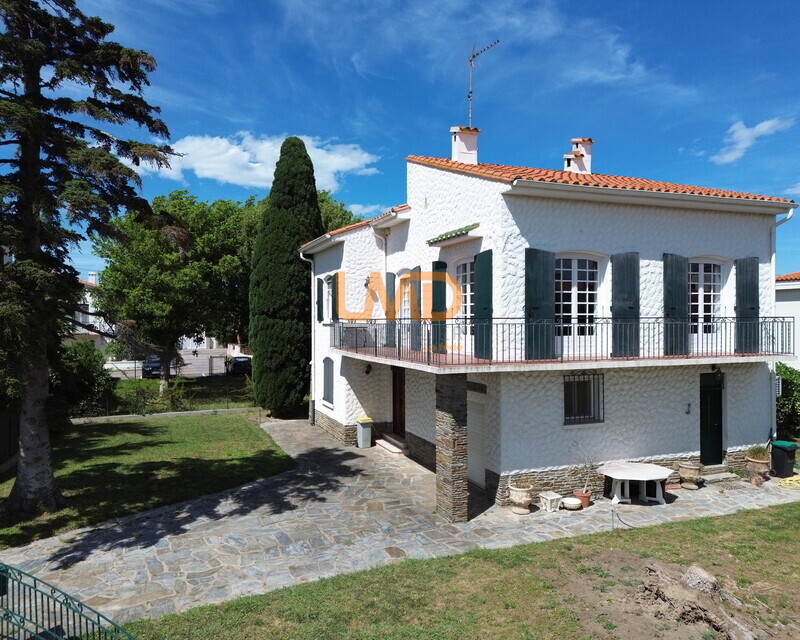 Villa 4 faces de 130m2 avec garage - Dji 0052