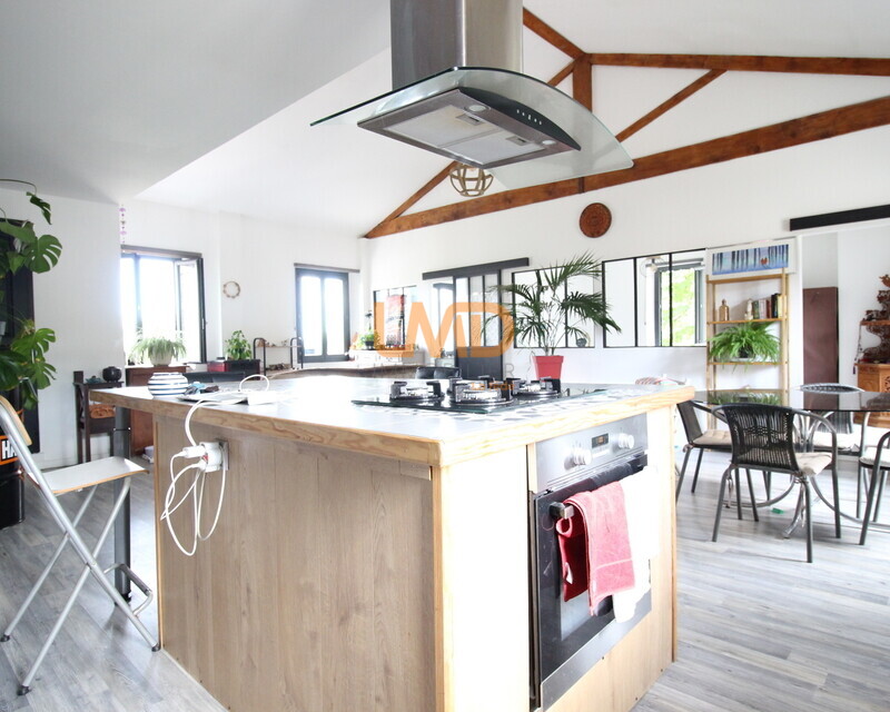 Ensemble immobilier à fort potentiel avec loft + commerce - Img 1539