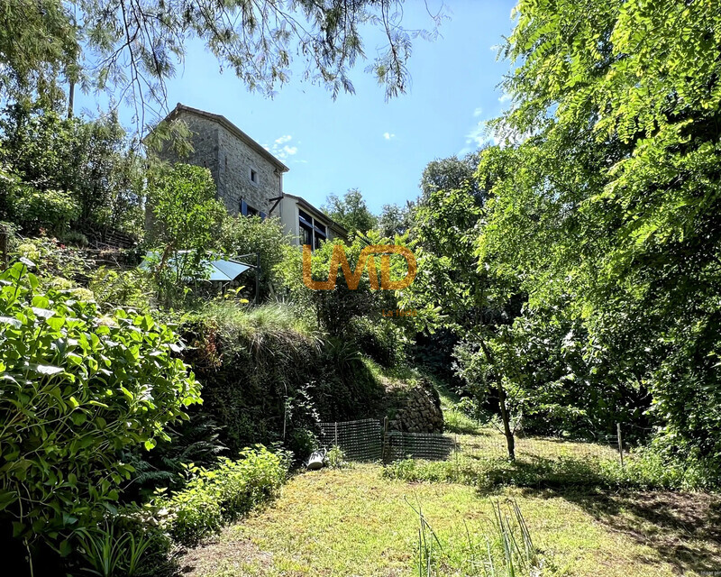 Maison rénovée, au calme - Ia generated 1780935830