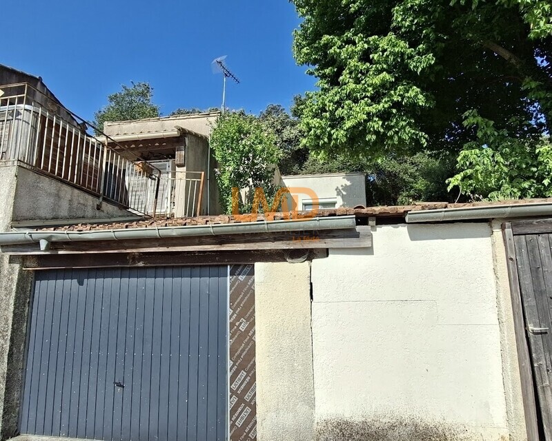 un cocon dans la garrigue avec vue - Garage