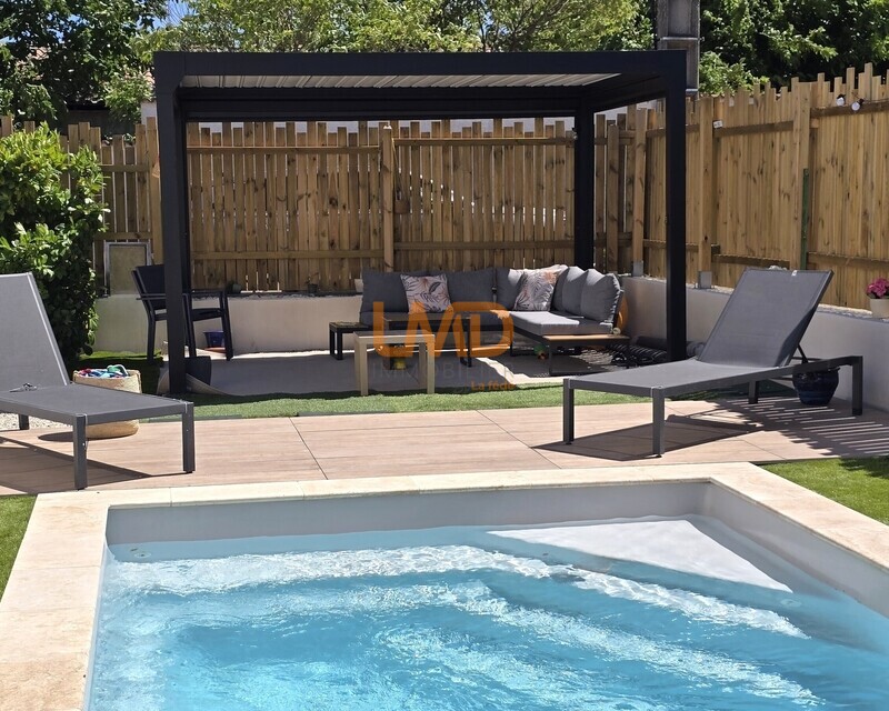 Plain-pied avec piscine chauffée, sans vis-à-vis et proche commodités - Piscine